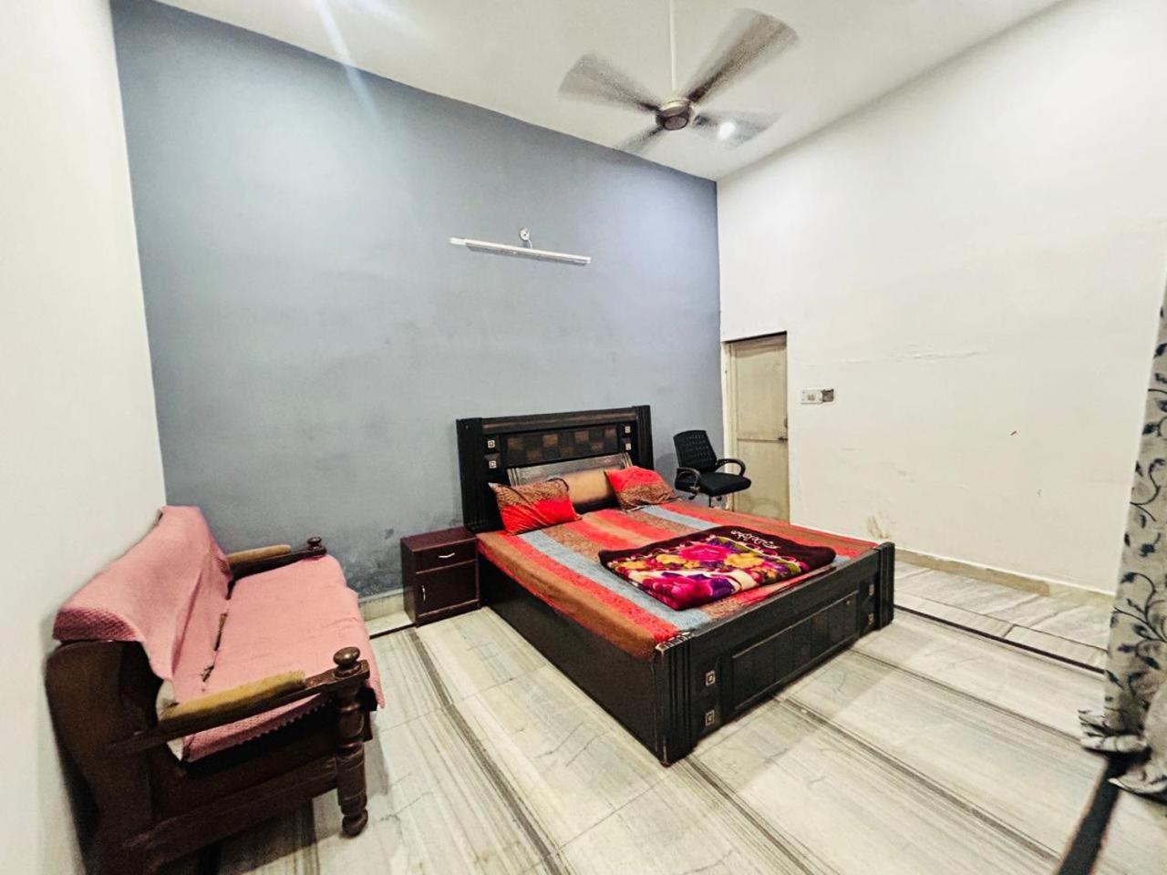 Agrawal Inn Guest House Mathura Bagian luar foto