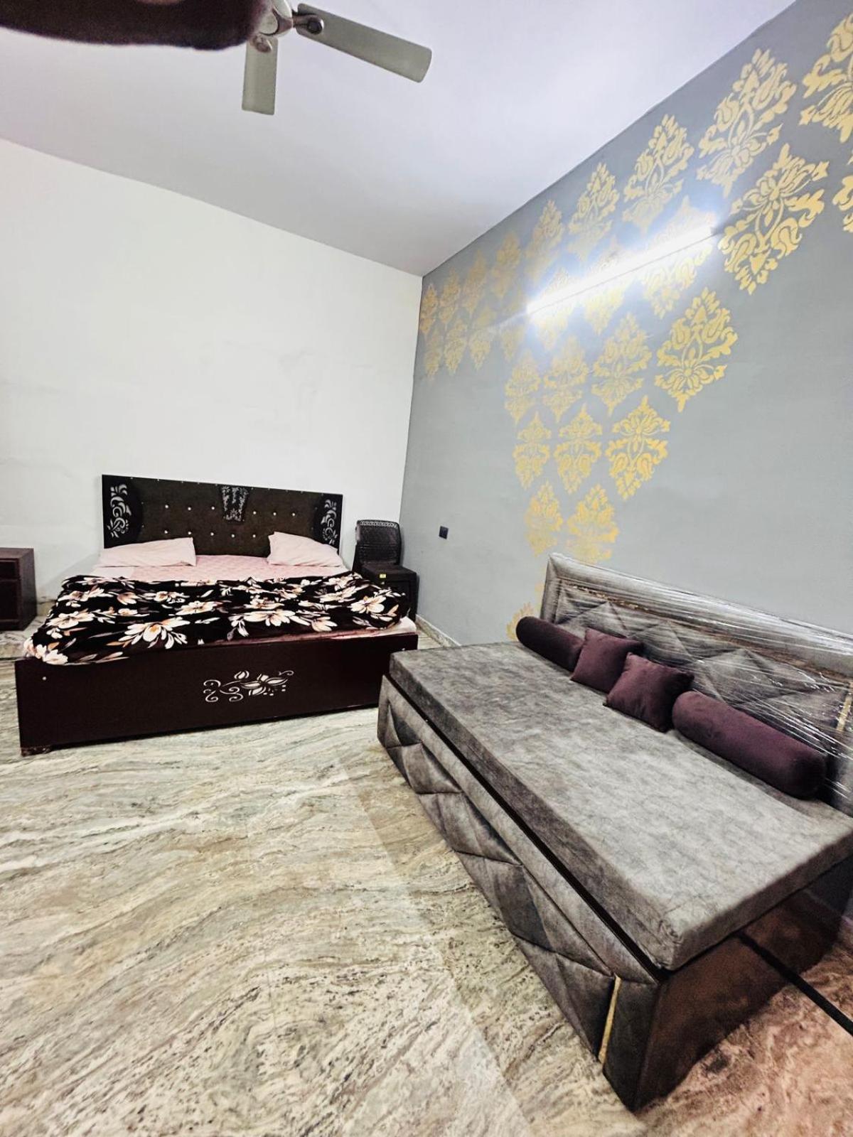 Agrawal Inn Guest House Mathura Bagian luar foto