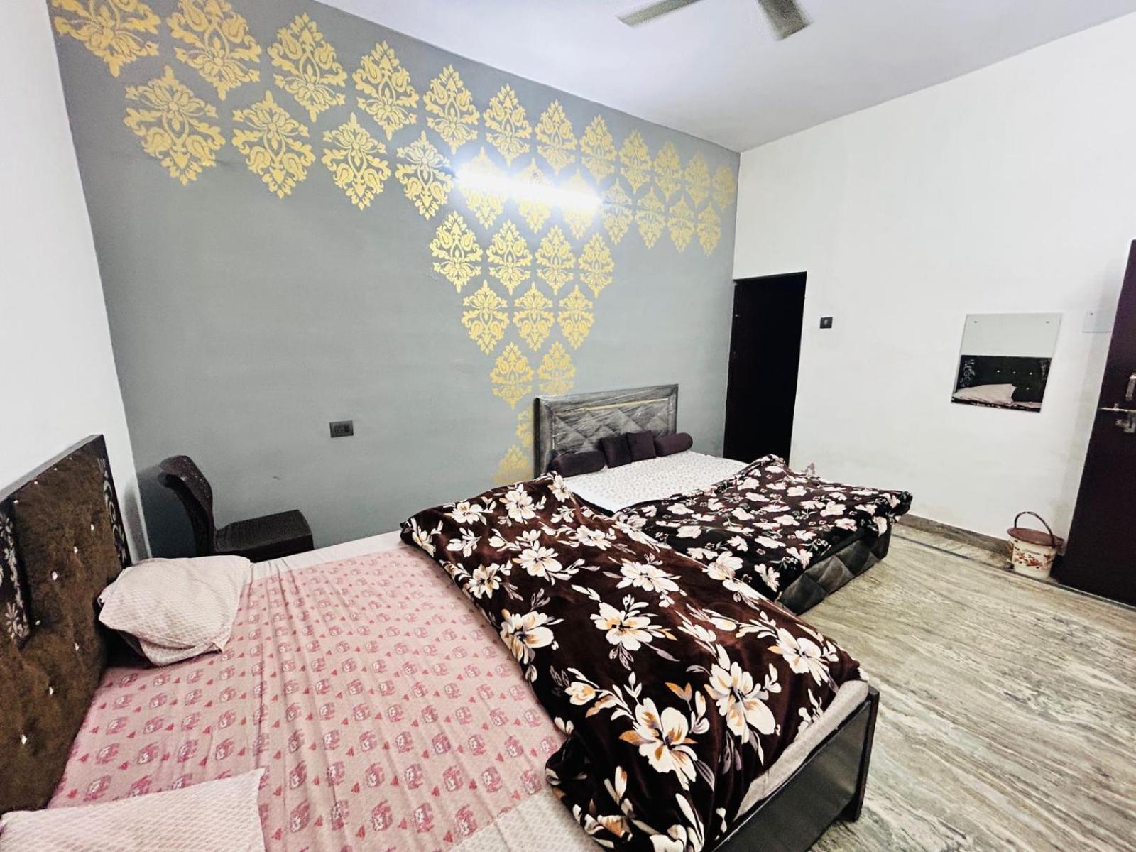Agrawal Inn Guest House Mathura Bagian luar foto