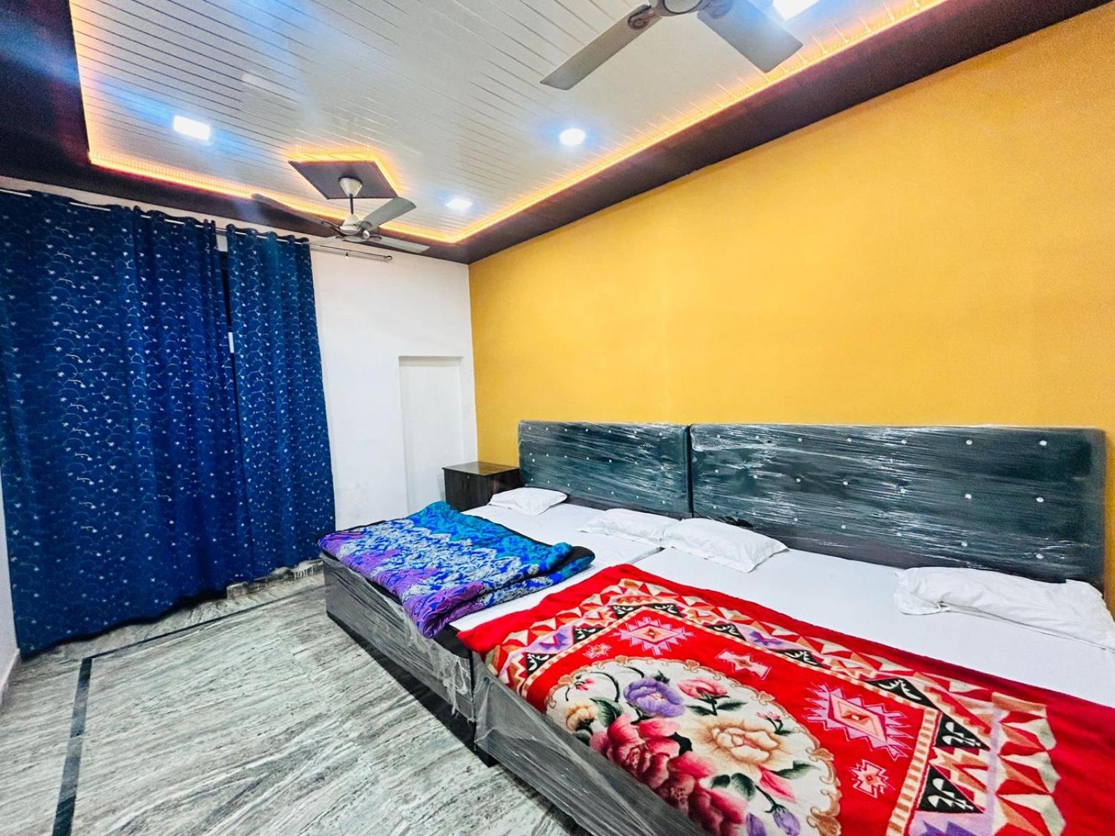 Agrawal Inn Guest House Mathura Bagian luar foto