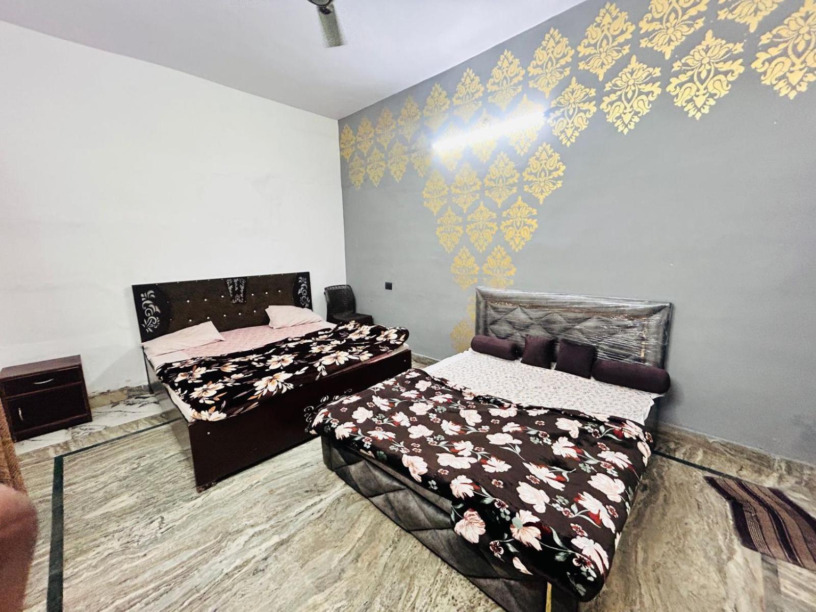 Agrawal Inn Guest House Mathura Bagian luar foto