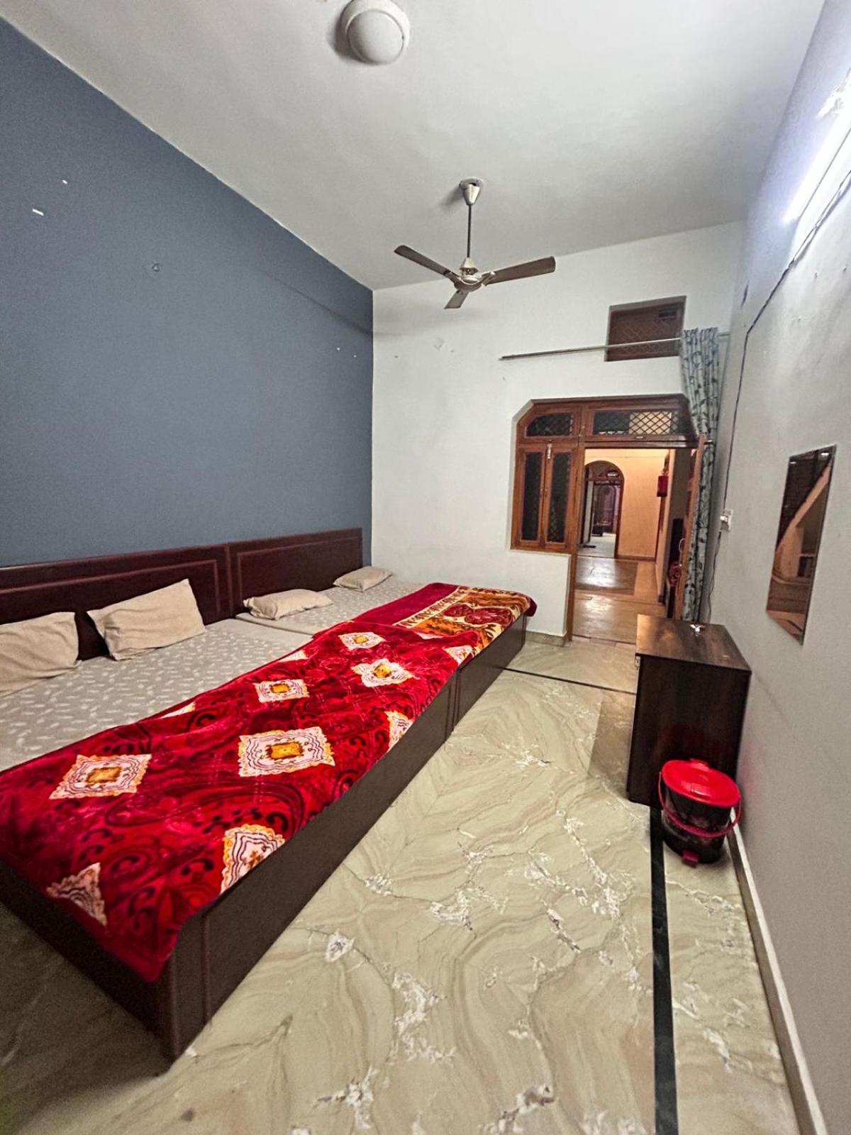 Agrawal Inn Guest House Mathura Bagian luar foto
