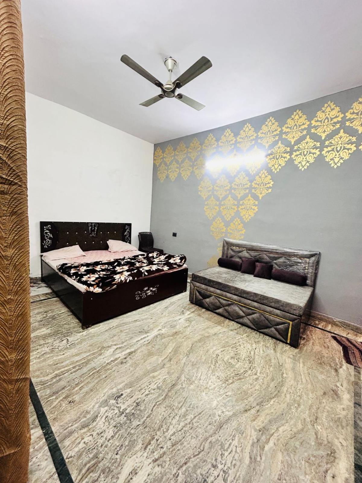 Agrawal Inn Guest House Mathura Bagian luar foto