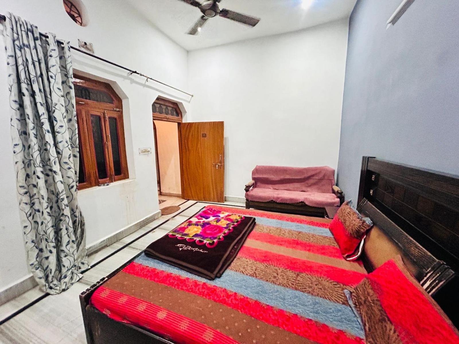 Agrawal Inn Guest House Mathura Bagian luar foto