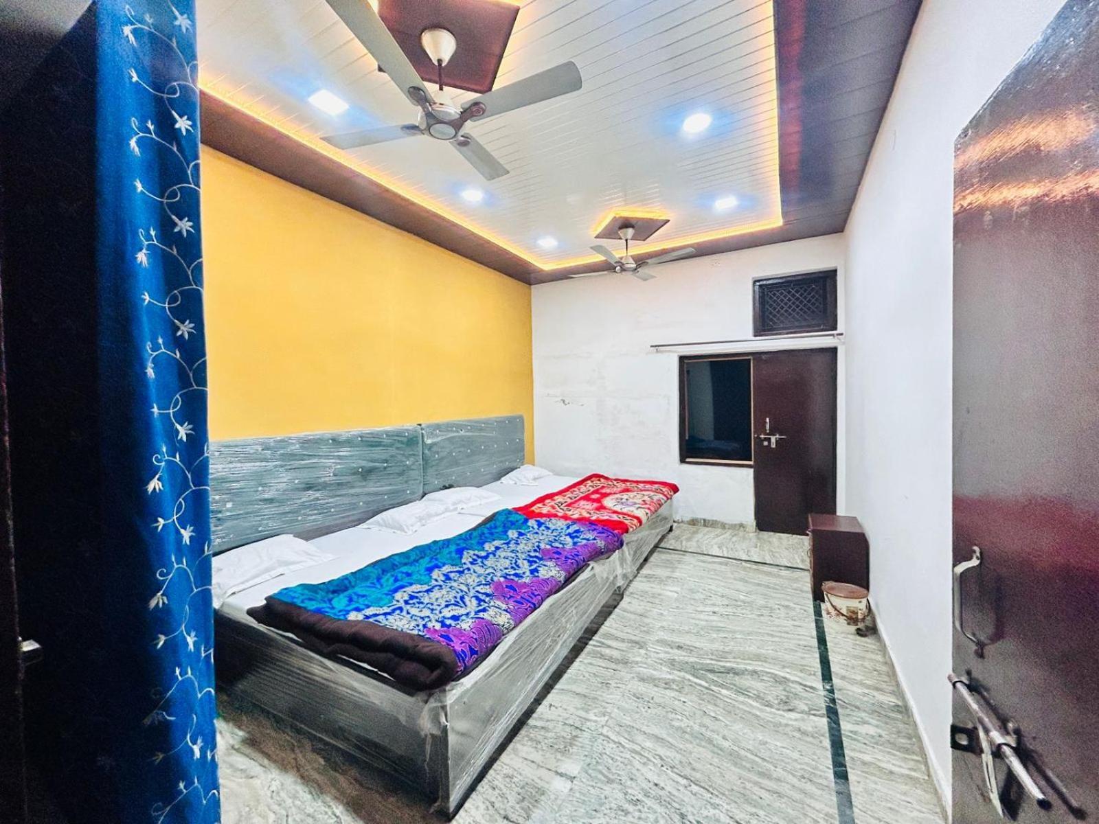 Agrawal Inn Guest House Mathura Bagian luar foto